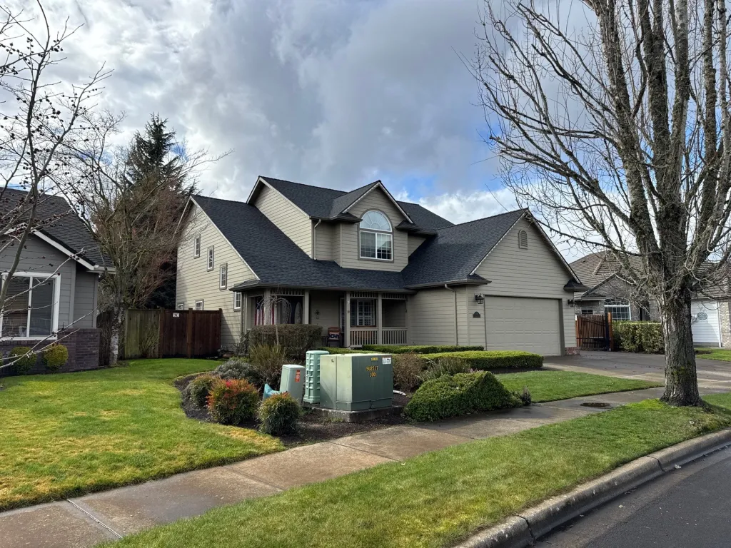 New asphalt shingle roof in Springfield, OR
